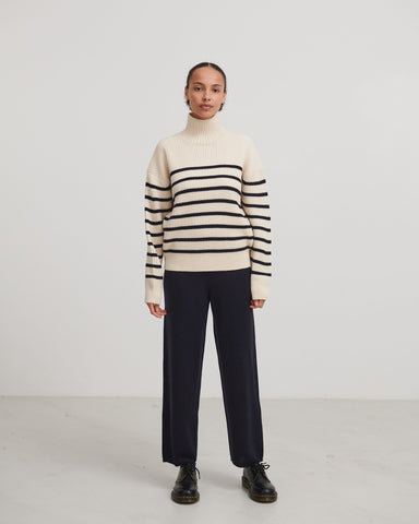 Chunky Sweater (Off White/Navy) - FUB