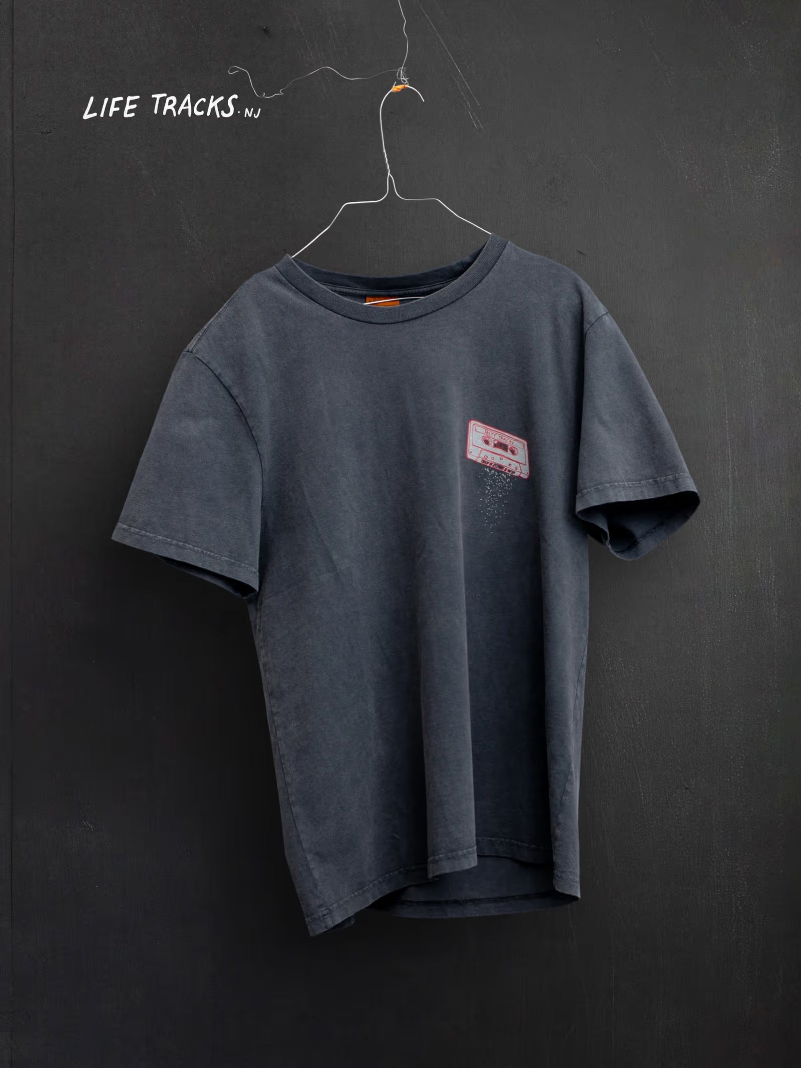 Roy Salty Tracks T-shirt (Antracite) - Nudie Jeans - RES-RES