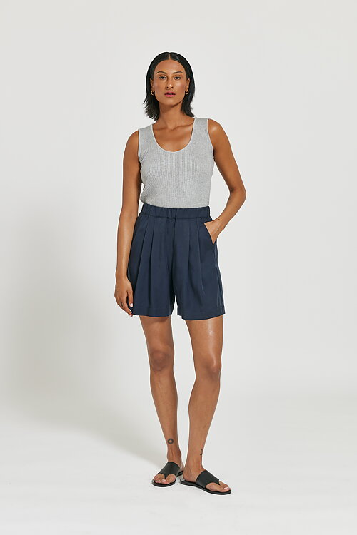 Sira Pleated Tencel Shorts Navy - Maska